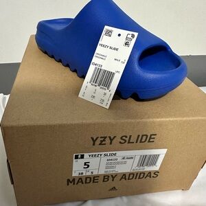 Yeezy Slides Size 5
